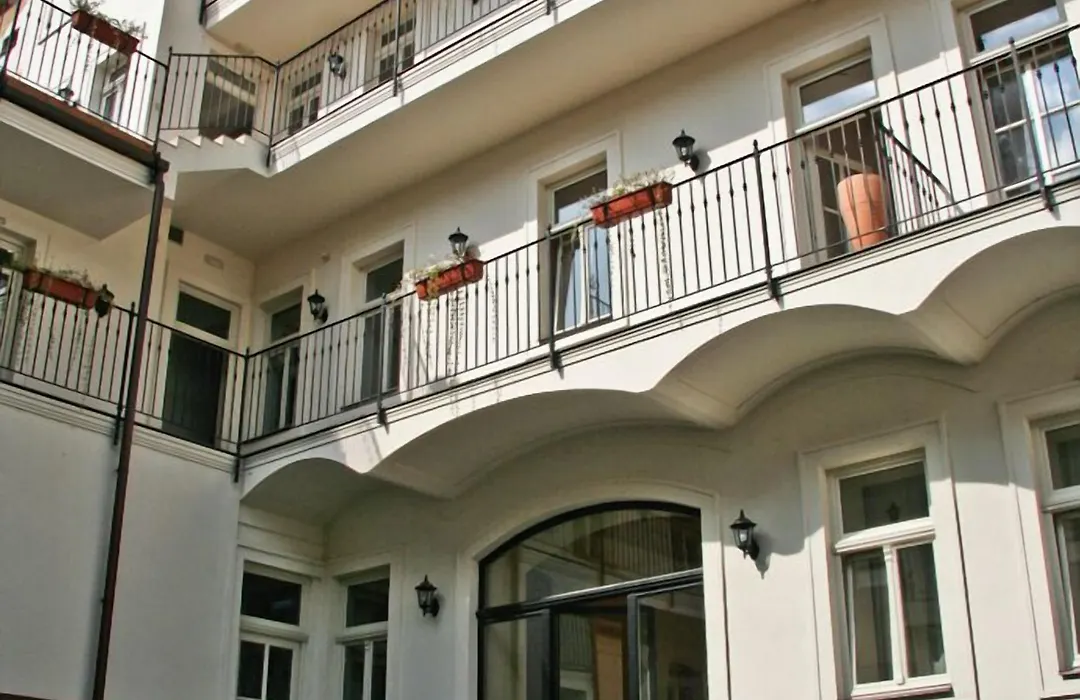Angelis-1